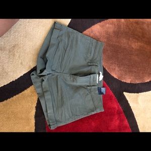 H&M olive green shorts. Brand new!